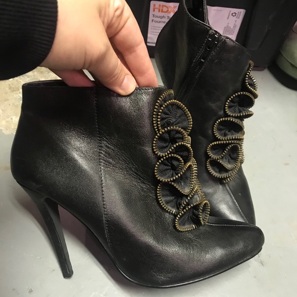 Attitude booties - Picture 3 of 3